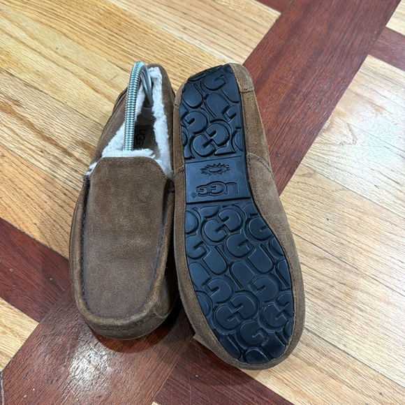 Men's Ugg slippers size 8 great condition lightly used - Picture 5 of 6